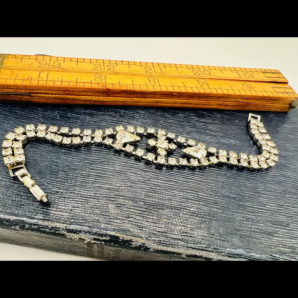 Vintage silver tone rhinestone chain bracelet 7” - Picture 5 of 8